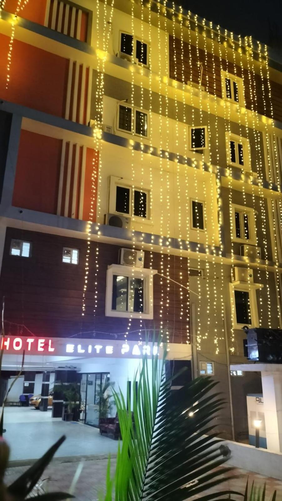 Beestay Hotels Elite Park ตีรูปาติ ภายนอก รูปภาพ