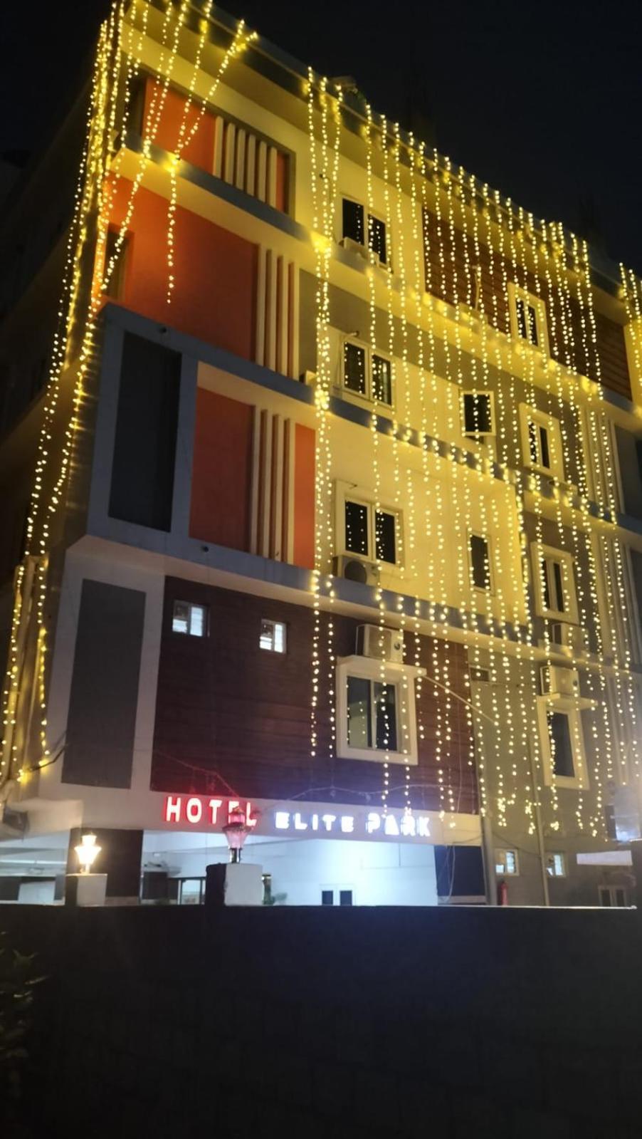 Beestay Hotels Elite Park ตีรูปาติ ภายนอก รูปภาพ