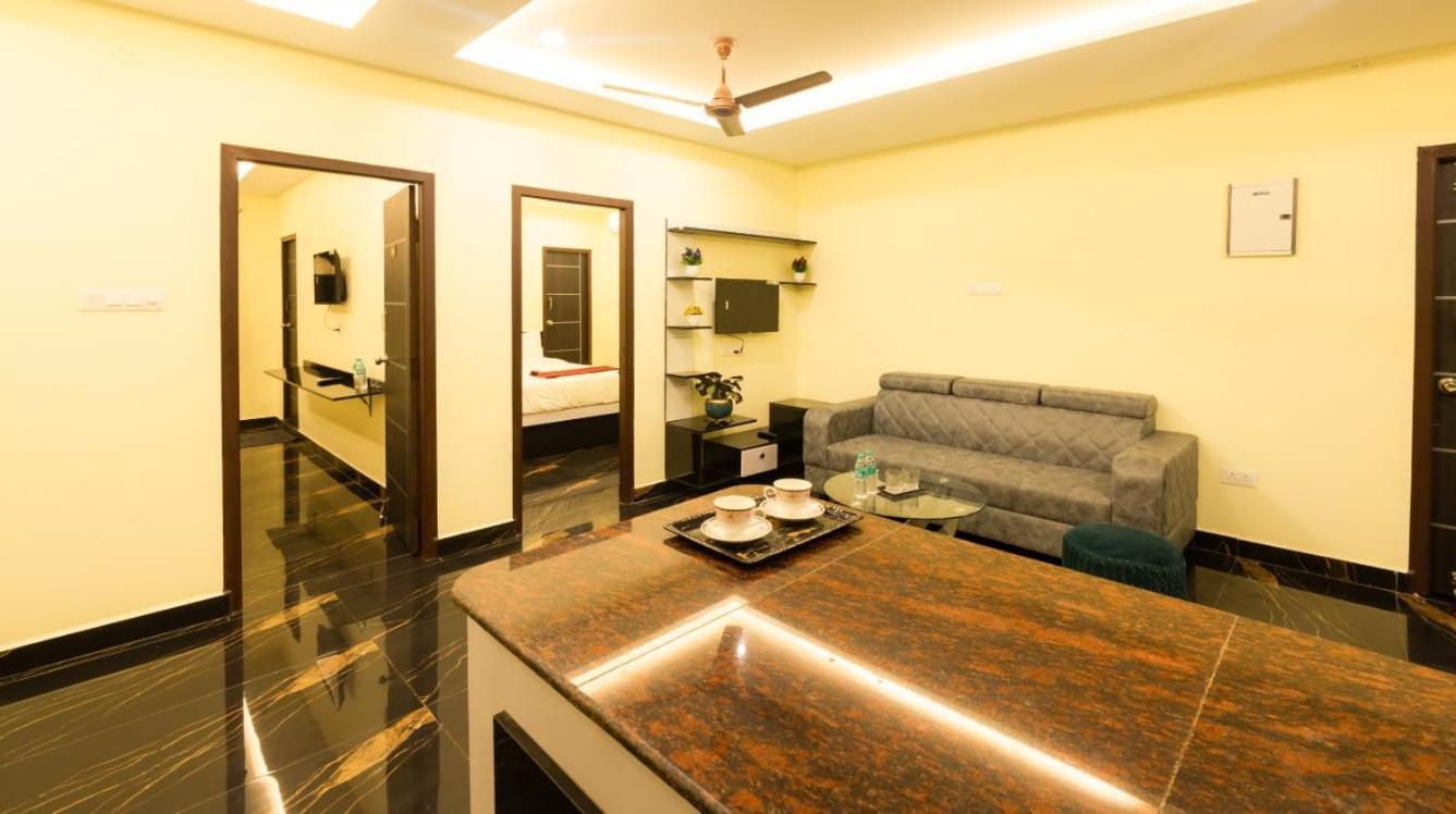 Beestay Hotels Elite Park ตีรูปาติ ห้อง รูปภาพ