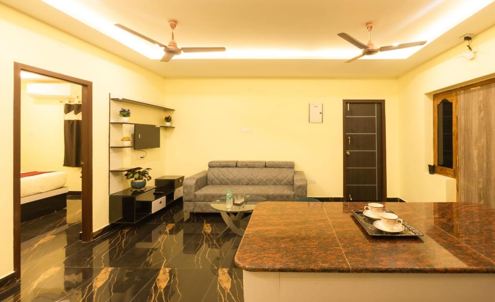 Beestay Hotels Elite Park ตีรูปาติ ห้อง รูปภาพ